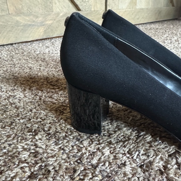 Donald Pliner Stephani pointed toe pumps with block heel Black Size 7.5 - Picture 6 of 13